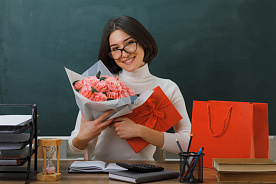 Портрет педагога и проблемы отрасли: изучили цифры в канун Дня учителя